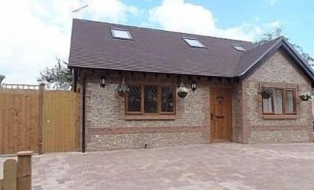 Hunters Retreat Villa Lyminster Bagian luar foto
